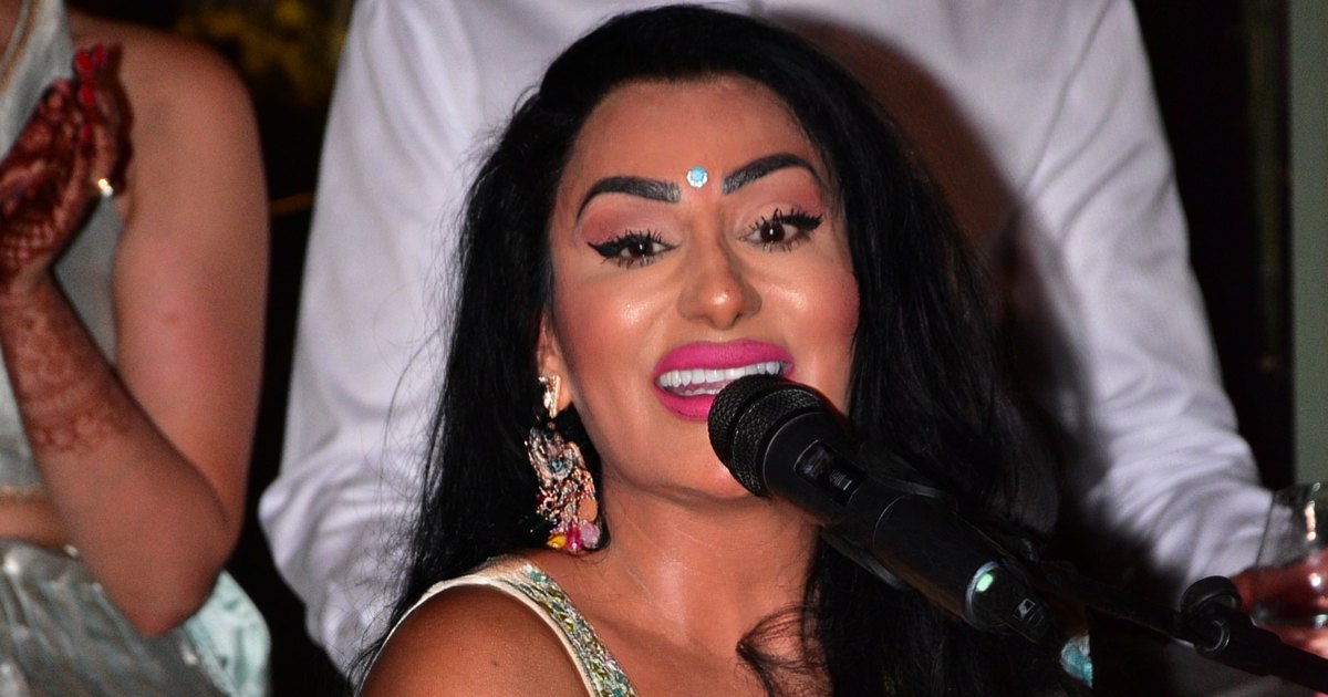 Reena Kaur singing at a Ladies Sangeet with a dholki